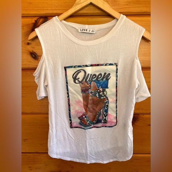 love J Tops - Beautiful Decorative T-Shirt With Faux Pearls and Jewel M